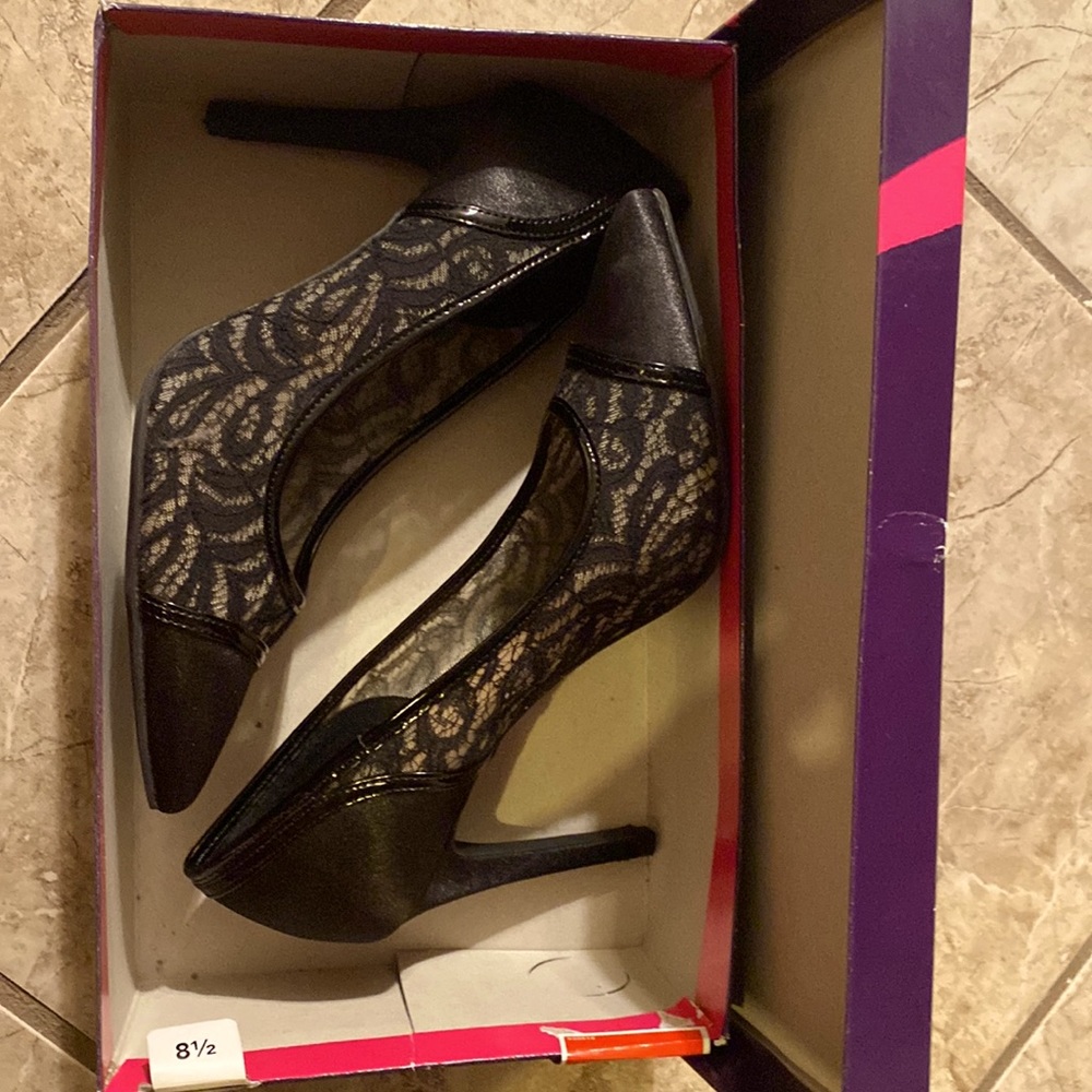 Fiona Black Lace pointed Heels. 8.5 Woman’s